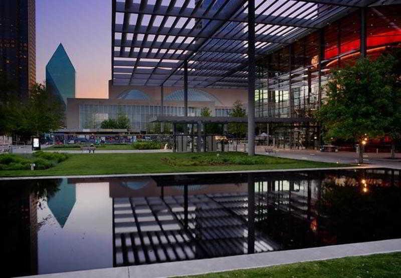 Courtyard Dallas Addison Quorum Drive Exterior photo